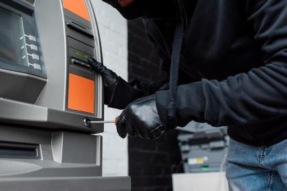 Robaron más de 50 bitcoins de estos cajeros automáticos